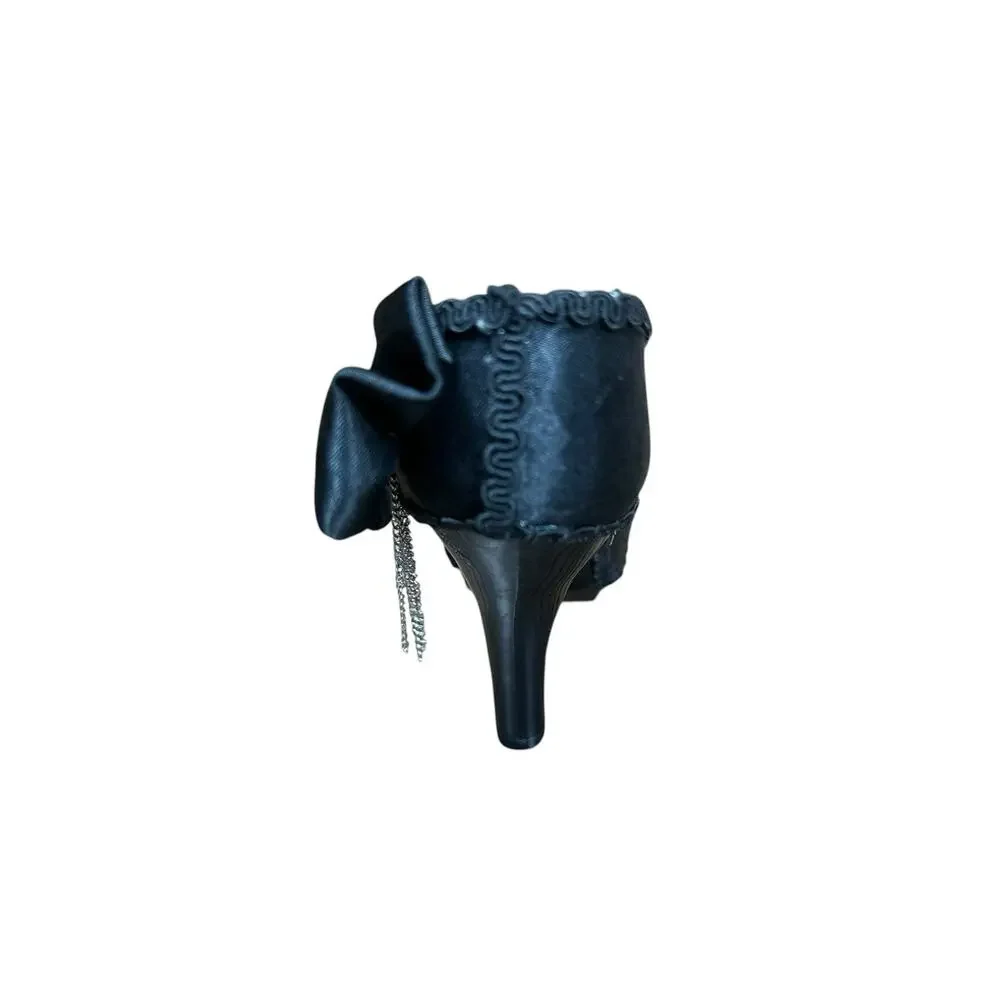 Mini High Heel Shoe Ring Holder Jewelry Display Stand Black Chain Detail 4.75